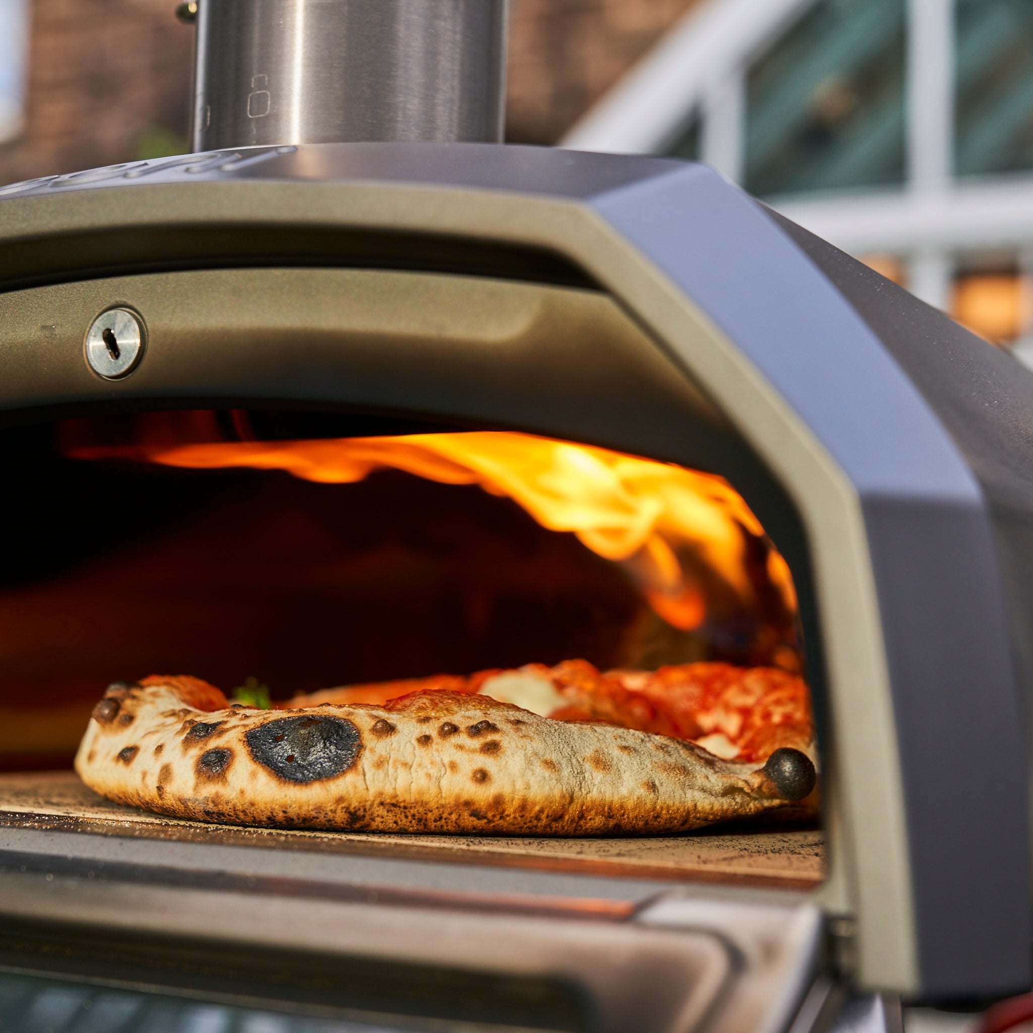Forno per pizza multi-combustibile Ooni Karu 2